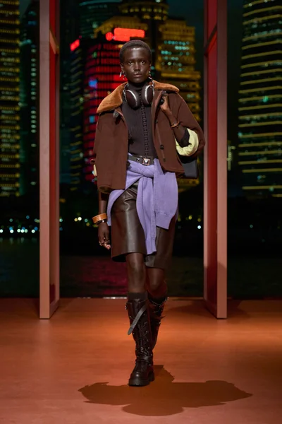 Look 11